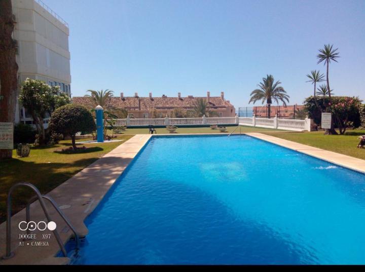 דירות בנאלמדנה Los Cisnes Beach Studio 100M Playa מראה חיצוני תמונה