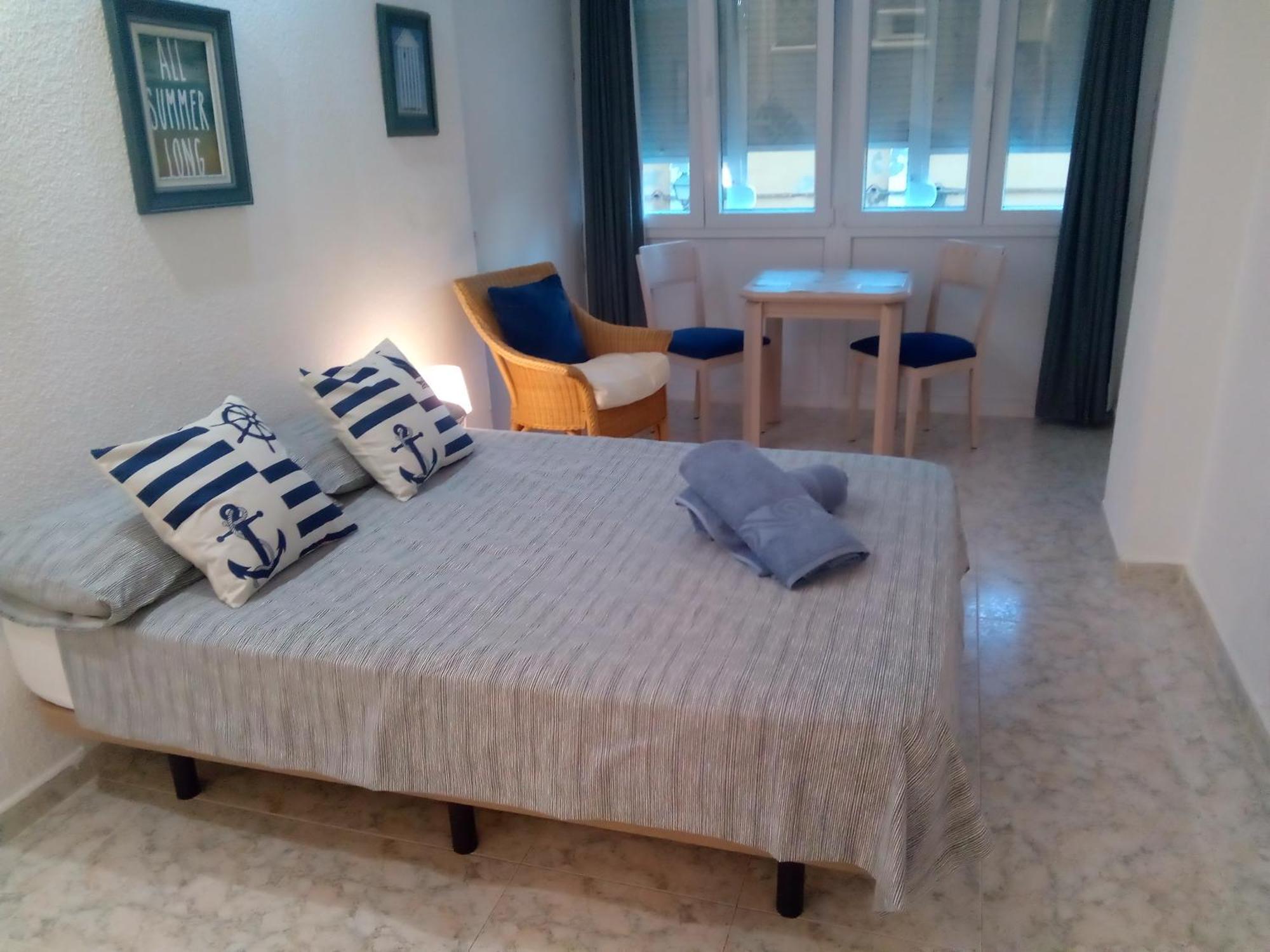 דירות בנאלמדנה Los Cisnes Beach Studio 100M Playa מראה חיצוני תמונה